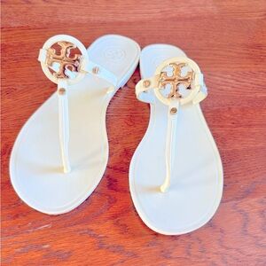 Perfect for the beach or a summer party. Worn only once to a beach wedding.